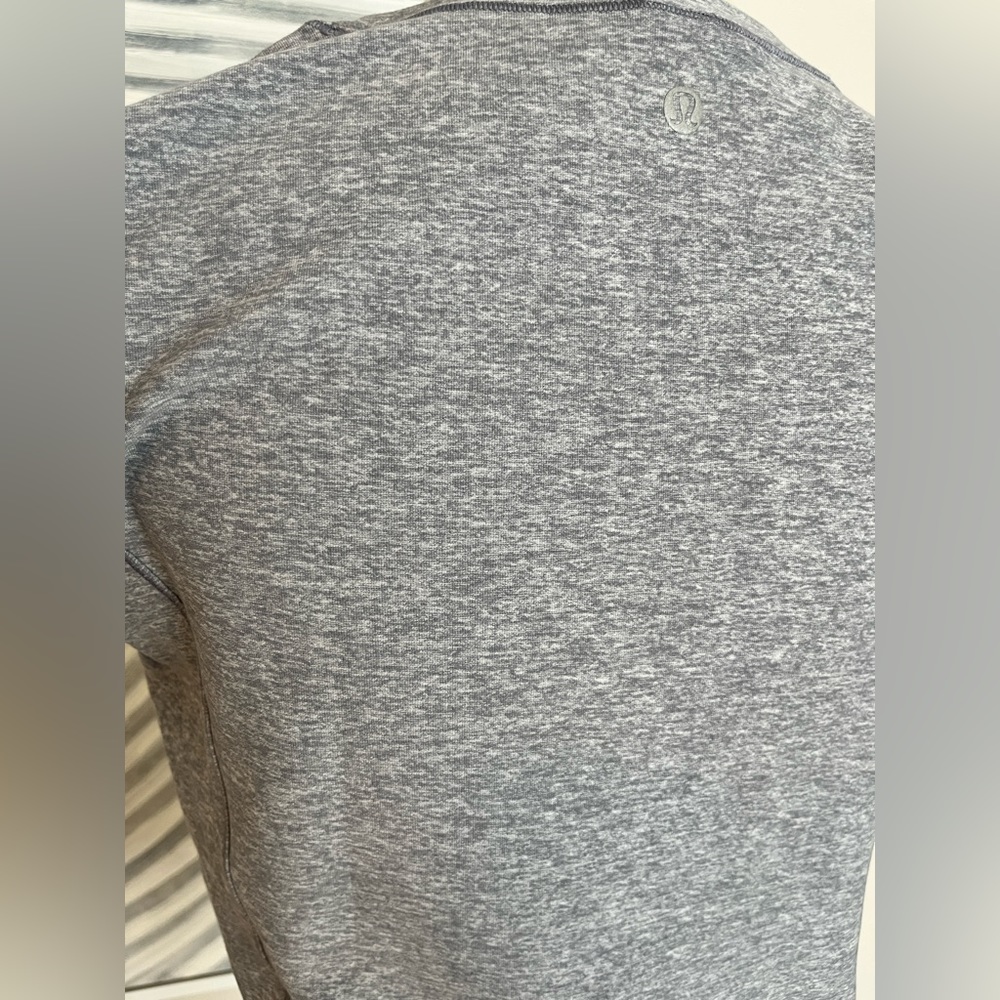 Lululemon Short Sleeve T Shirt - EUC - Picture 5 of 6